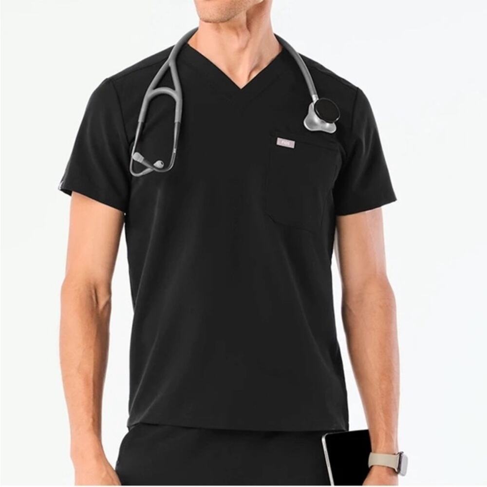 Figs men’s Leon three pocket scrub top black large extra large